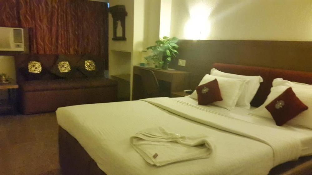 Hotel Samraj Mumbai Exteriör bild